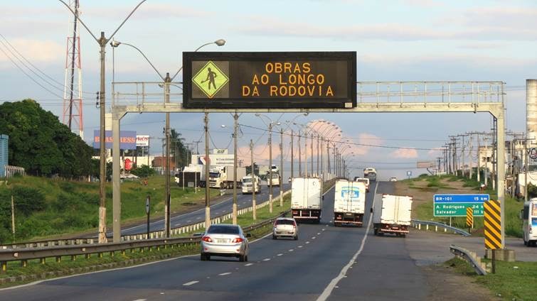 Entenda como funcionam e para que servem os painéis de mensagem variável