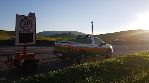O que é e como funciona a lombada eletrônica para condomínio?